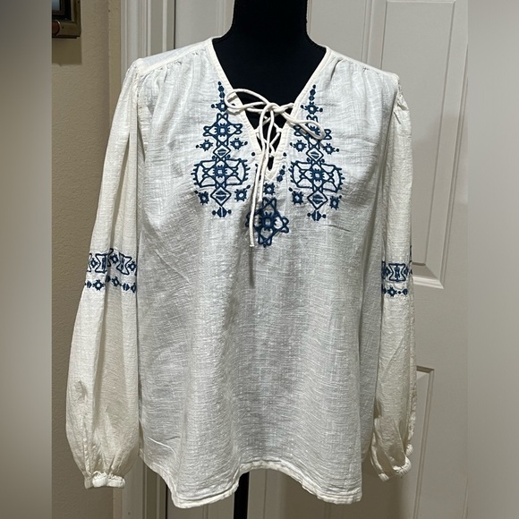 OLD NAVY LACE UP EMBROIDERED POET BLOUSE CREAM COLOR SIZE L. - Picture 4 of 10